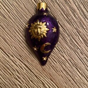 Decorative brooch, ❤️
Bundle (w items marked w/ a ❤️ to save on shipping)